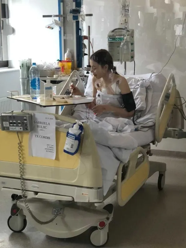 "Na život danas gledam kao na ne&scaron;to lijepo jer ga s razlogom živimo. Nakon svega &scaron;to sam pro&scaron;la posložila sam prioritete na ispravan način i sretna sam", rekla je mlada djevojka Gabriela Buljić (22) iz Dugog Sela koja je tijekom života pro&scaron;la čak devet operacija srca (dvije u M&uuml;nchenu, a sedam u Zagrebu), a na kraju i transplantaciju.