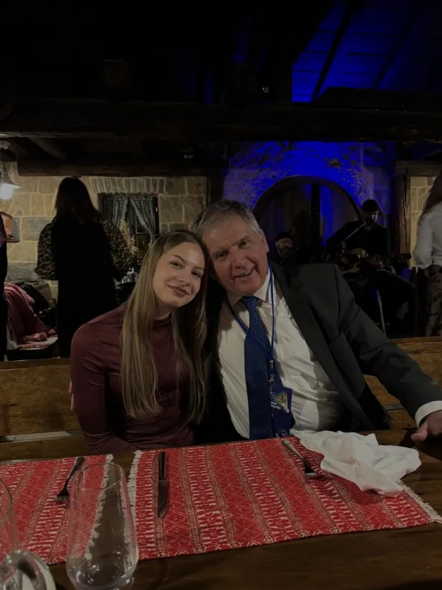 "Na život danas gledam kao na ne&scaron;to lijepo jer ga s razlogom živimo. Nakon svega &scaron;to sam pro&scaron;la posložila sam prioritete na ispravan način i sretna sam", rekla je mlada djevojka Gabriela Buljić (22) iz Dugog Sela koja je tijekom života pro&scaron;la čak devet operacija srca (dvije u M&uuml;nchenu, a sedam u Zagrebu), a na kraju i transplantaciju.