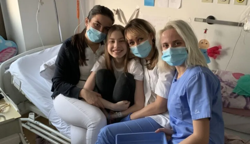 "Na život danas gledam kao na ne&scaron;to lijepo jer ga s razlogom živimo. Nakon svega &scaron;to sam pro&scaron;la posložila sam prioritete na ispravan način i sretna sam", rekla je mlada djevojka Gabriela Buljić (22) iz Dugog Sela koja je tijekom života pro&scaron;la čak devet operacija srca (dvije u M&uuml;nchenu, a sedam u Zagrebu), a na kraju i transplantaciju.