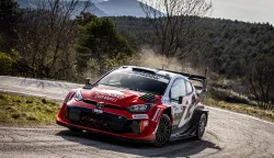 Nakon osam brzinskih ispita kroz Istru i preko Učke koji su okupili velik broj gledatelja, u vodstvu je po prvi put u karijeri drugi natjecateljski dan dočekao 24-godi&scaron;nji Finac Sami Pajari, zajedno sa suvozačem Markom Salminenom u Toyoti GR Yaris Rally1.