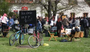 Osijek, 11. 04. 2026., Tvrđa, Posh-store, livada, sve po 1 Euro SNIMIO BRUNO JOBST