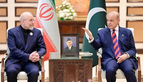 This handout photograph taken on April 11, 2026 and released by Pakistan's Prime Minister Office shows Pakistan's Prime Minister Shehbaz Sharif (R) speaking with Iran's parliamentary speaker Mohammad Bagher Ghalibaf during their meeting prior to the US-Iran peace talks in Islamabad. An Iranian government delegation met Pakistan's prime minister on April 11 to discuss the terms of planned "make or break" negotiations to end the Middle East war with a US party led by Vice President JD Vance. (Photo by Pakistan Prime Minister's Office/AFP)/RESTRICTED TO EDITORIAL USE - MANDATORY CREDIT "AFP PHOTO/Pakistan's Prime Minister Office " - HANDOUT - NO MARKETING NO ADVERTISING CAMPAIGNS - DISTRIBUTED AS A SERVICE TO CLIENTS