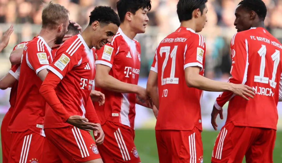 Bayern Munich's German midfielder #10 Jamal Musiala (3rd L) celebrates scoring the opening goal with his teammates during the German first division Bundesliga football match between FC St Pauli and FC Bayern Munich in Hamburg, northern Germany, on April 11, 2026. (Photo by Ibo OT/AFP)/DFL REGULATIONS PROHIBIT ANY USE OF PHOTOGRAPHS AS IMAGE SEQUENCES AND/OR QUASI-VIDEO
