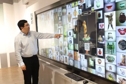 MAGAZIN INA KINA PROF CHUI