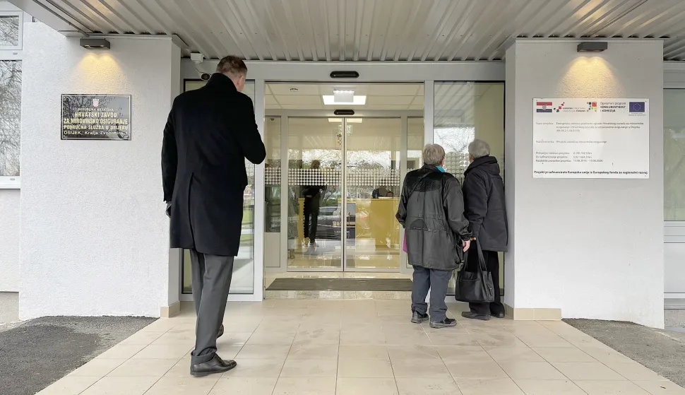 Osijek, 02. 12. 2022, HZZO, HMZO, otvorenje obnovljenje zgrade, pozdravni govor - Ivan Serdar-ravnatelj HZMO, Lucijan Vukelic - ravnatelj HZZO, Dragan Vulin, Ivan Anusic, Natasa Tramiscak, blagoslov prostora - Nadbiskup djakovacko-osjecki mons. Djuro Hranic, obilazak zgradeSNIMIO BRUNO JOBST