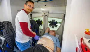 11.04.2026.Pula-OB Pula pridruzila se obiljezavanju Svjetskog dana jetre, s ciljem podizanja svijesti o vaznosti ocuvanja zdravlja jetre i prevencije jetrenih bolesti pa je organizirana javnozdravstvena akcija na kojoj su gradjani mogli besplatno odraditi neinvazivno mjerenje elasticnosti jetre (FibroScan) u sanitetskom vozilu. Cilj ove promotivne aktivnosti je skrenuti pozornost na sve veci javnozdravstveni problem masne jetre, cija je ucestalost u porastu te predstavlja znacajan zdravstveni izazov. Photo: Srecko Niketic/PIXSELL