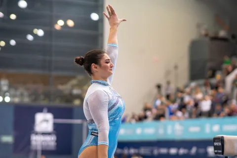 Osijek, 12. 4. 2026., DOBRO World Cup - finaleManila Esposito; DOBRO World Cup; gimnastika; sport; Gradski vrt; natjecatelji; greda