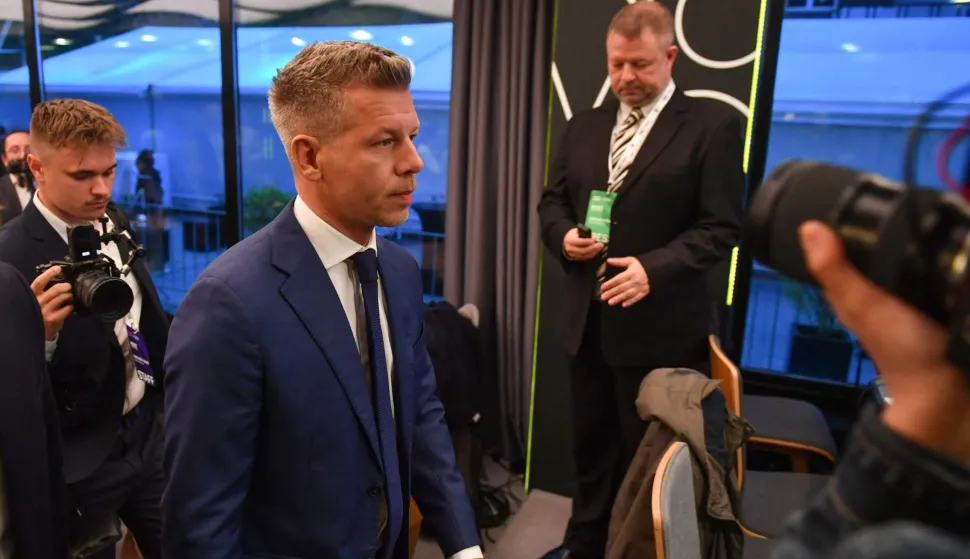 Peter Magyar, leader of the pro-European conservative TISZA party, arribes to make a statement in Budapest during the general election in Hungary, on April 12, 2026. Polls closed in Hungary's parliamentary election, with turnout reaching a record high in the crunch vote that sees nationalist Prime Minister Viktor Orban's 16-year stint in power face an unprecedented challenge from conservative political newcomer Peter Magyar. (Photo by Ferenc ISZA/AFP)