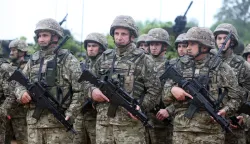 29.05.2019., Slunj - Na vojnom poligonu "Eugen Kvaternik" na Slunju odrzan je Dan uvazenih gostiju (Distinguished Visitors Day - DVD) medunarodne vojne vjezbe "Immediate Response19". Uz potpredsjednika Vlade i ministra obrane Damira Krsticevica i nacelnika Glavnog stozera OS RH generala zbora Mirka Sundova vjezbi su nazocili i direktor vjezbe, zapovjednik Zapovjednistva americkih kopnenih snaga za Europu general pukovnik Christopher Cavoli. Medunarodna vojna vjezba Immediate Response 19 je vjezba kojom Hrvatska vojska obiljezava 10. obljetnicu clanstva Republike Hrvatske u NATO savezu. Photo: Kristina Stedul Fabac/PIXSELL