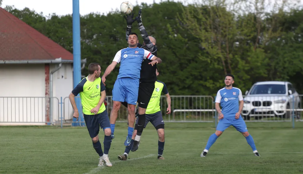 Mece, 11. 04. Igrali&scaron;te u Mecama, Radnički - Omladinac (Vukojevci), Prva ŽNL Osječko-baranjskaSNIMIO BRUNO JOBST