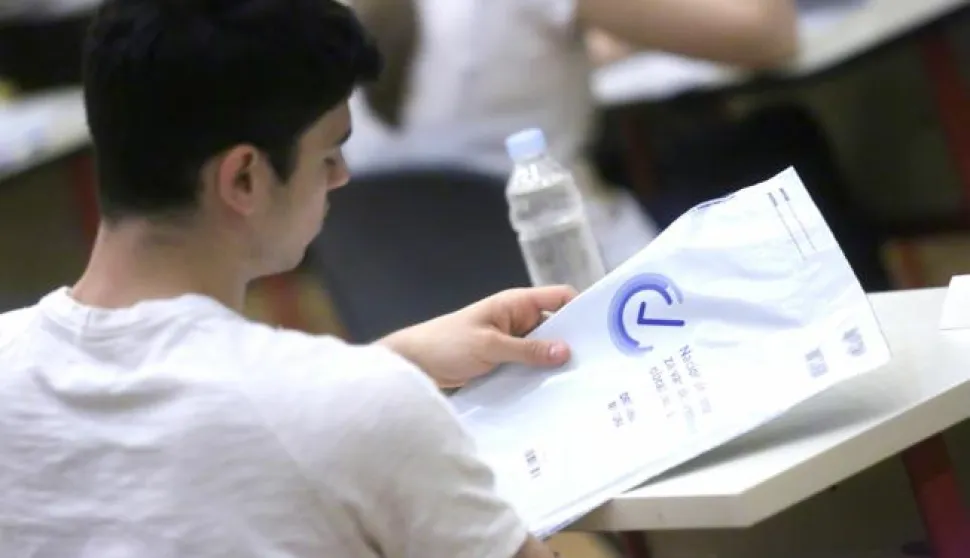 06.06.2016., Zagreb - I. gimnazija, maturanti zapoceli s polaganjem ispita drzavne mature.Photo: Borna Filic/PIXSELL------4 stupca colornovosti