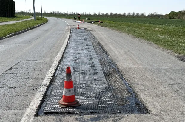 Osijek, 10. 04. 2026., S cesta, S prometnica, krpanje, popravak kolnika, potez od Portanove do Gospodarskog centra, radovi, prometuje se jednim trakom uz semafor SNIMIO BRUNO JOBST
