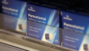 epa12401671 Paracetamol on shelves at a store in London, Britain, 24 September 2025. British Health Secretary Wes Streeting has said that pregnant women should ignore US President Donald Trump's claims that taking paracetamol may lead to their child having autism. Trump recently stated that the pain reliever Tylenol, paracetamol in the UK, is a danger for pregnant women to use, citing a link between paracetamol and autism. EPA/ANDY RAIN