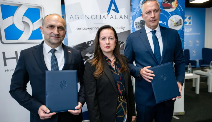 Zagreb, 14.04.2026.- Hrvatski klaster konkurentnosti obrambene industrije (HKKOI) i Hrvatska udruga poslodavaca su organizirali Info dan o Europskom obrambenom fondu (European Defence Fund - EDF).Potpisan je sporazum o suradnji između Ministarstva obrane i Agencije Alan.Na fotografiji Ivan Anu&scaron;ić, Irena Weber, Goran Basarac.foto HINA/ Luka &Scaron;ANGULIN/ l&scaron;