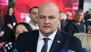 Mostar, 14.4.2026.- Ministar gospodarstva Ante ?u?njar izjavio je na marginama Me?unarodnog sajma gospodarstva u Mostaru da nakon nedjeljnih izbora o?ekuje pobolj?anje odnosa izme?u Hrvatska i Ma?arska, ocijeniv?i da je rije? o prilici za novi po?etak, napose oko energetskih pitanja. foto HINA/ FENA/ Emanuel Soca/ ua