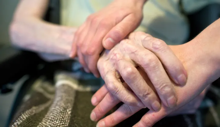 hands; care; nursestari nemoćni