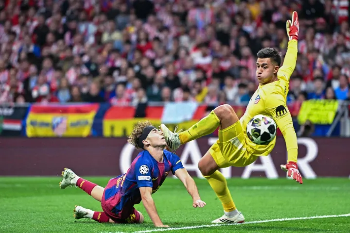 Barcelona's Spanish midfielder #16 Fermin Lopez (L) gets a boot in his face from Atletico Madrid's Argentine goalkeeper #01 Juan Musso during the UEFA Champions League quarter final second leg football match between Club Atletico de Madrid and FC Barcelona at Metropolitano Stadium in Madrid on April 14, 2026. (Photo by Javier SORIANO/AFP)