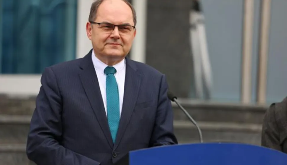 Sarajevo, 10.3.2022.- Njemaиka ministrica vanjskih poslova Annalena Baerbock u иetvrtak je dala punu potporu visokom predstavniku meрunarodne zajednice za BiH Christianu Schmidtu istiиuжi kako on treba ostati na toj duћnosti sve dok se ne obavi posao zbog kojega je OHR i uspostavljen. Na slici Christian Schmidt daje izjavu za medije nakon susreta s Annalenom Baerbock u Sarajevu. foto HINA/ FENA/ Almir Raziж/ ua