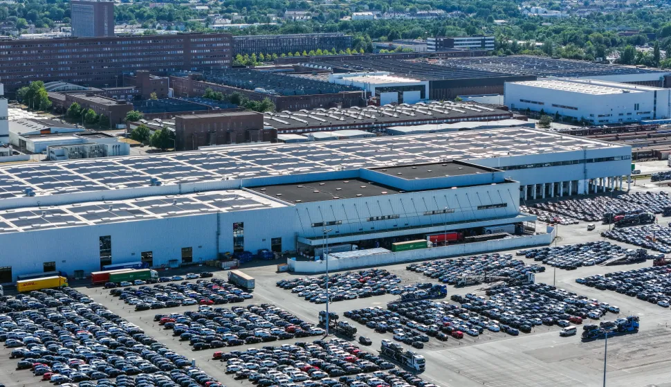 epa12324099 An aerial picture taken with a drone shows factory halls of the German car maker Volkswagen (VW) plant in Wolfsburg, Germany, 26 August 2025. According to a recent analysis by the consulting firm EY, based on data from the German Federal Statistical Office, the German automotive sector experienced a significant job loss of approximately 51,500 positions within a year. This decline, which equates to almost 7 percent of the workforce, can be attributed to the ongoing economic challenges affecting the industry. EPA/HANNIBAL HANSCHKE