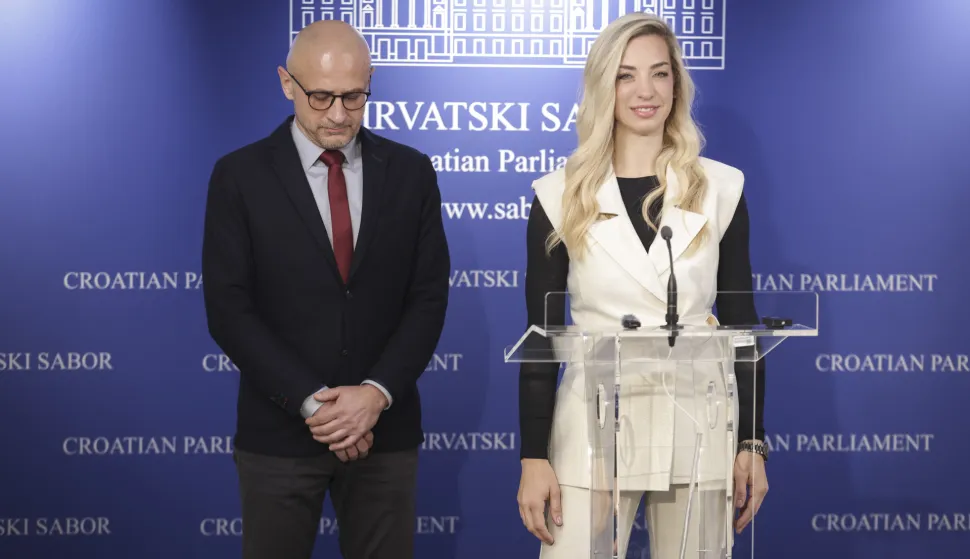 Zagreb, 15.04.2026 - Hrvatski sabor, konferencija za medije Kluba zastupnika SDP-a na temu "Skuplji život iz dana u dan: kako inflacija pogađa građane?". Na fotografiji Sanja Radolović, Boris Piližota.&nbsp;foto HINA/ Admir BULJUBA&Scaron;IĆ/ abu