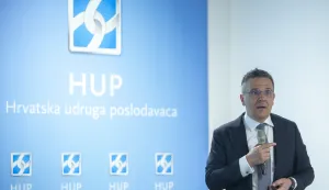Zagreb, 15.04.2026 - Hrvatska udruga poslodavaca (HUP) predstavila je HUP Horizonte &ndash; prezentaciju makroekonomskih izgleda za 2026./27. Novi HUP Horizonti analiziraju makroekonomske izglede hrvatskog gospodarstva i globalne izazove uzrokovane sukobom na Bliskom istoku. Na predstavljanju su sudjelovali glavna direktorica HUP-a Irena Weber i glavni ekonomist HUP-a Hrvoje Stojić. Na slici Hrvoje Stojić.foto HINA/ Sa&scaron;a KOLJAN/ sk