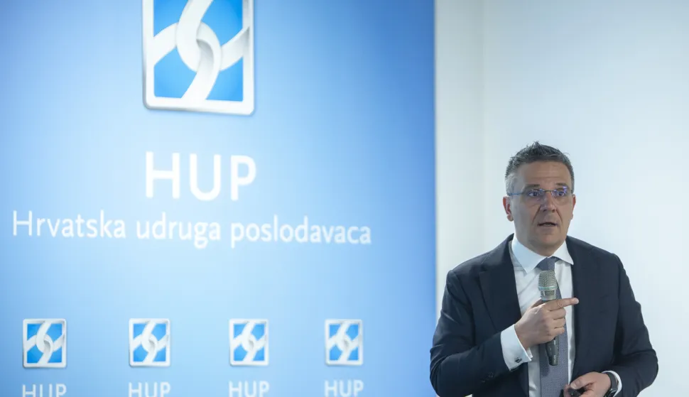Zagreb, 15.04.2026 - Hrvatska udruga poslodavaca (HUP) predstavila je HUP Horizonte &ndash; prezentaciju makroekonomskih izgleda za 2026./27. Novi HUP Horizonti analiziraju makroekonomske izglede hrvatskog gospodarstva i globalne izazove uzrokovane sukobom na Bliskom istoku. Na predstavljanju su sudjelovali glavna direktorica HUP-a Irena Weber i glavni ekonomist HUP-a Hrvoje Stojić. Na slici Hrvoje Stojić.foto HINA/ Sa&scaron;a KOLJAN/ sk