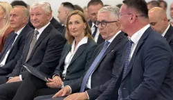 Slavonski Brod, 15.04.2026. - Svečanost obilježavanja Dana Brodsko posavske županije započela je u utorak ujutro misnim slavljem i polaganjem vijenaca za poginule hrvatske branitelje u Slavonskom Brodu i Novoj Gradi&scaron;ki. Na fotografiji Nata&scaron;a Miku&scaron; Žigman. foto HINA/ Irena VUKAS/ tm