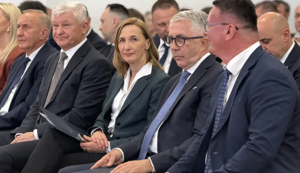 Slavonski Brod, 15.04.2026. - Svečanost obilježavanja Dana Brodsko posavske županije započela je u utorak ujutro misnim slavljem i polaganjem vijenaca za poginule hrvatske branitelje u Slavonskom Brodu i Novoj Gradi&scaron;ki. Na fotografiji Nata&scaron;a Miku&scaron; Žigman. foto HINA/ Irena VUKAS/ tm