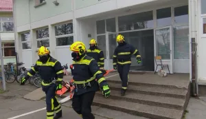 Spa&scaron;avanje učenika iz &scaron;kole 