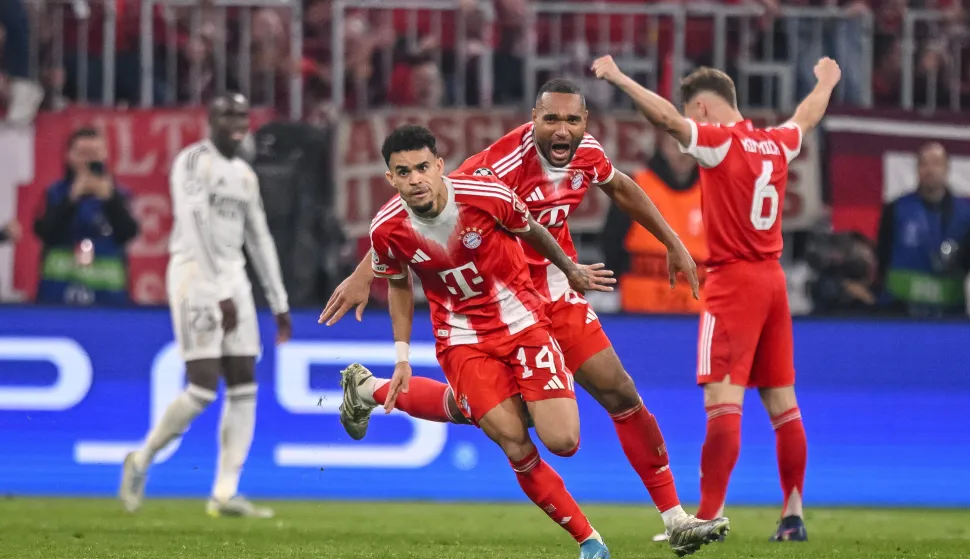 Luis D&iacute;az (FC Bayern M&uuml;nchen) celebrates after scoring his team's third goal with teammates during the UEFA Champions League 2025/26 Quarter-Final Second Leg match between FC Bayern M&uuml;nchen and Real Madrid CF at Football Arena Munich on April 15, 2026 in Munich, Germany. (Photo by Harry Langer/DeFodi Images) Photo: Harry Langer/DeFodi Images/DEFODI