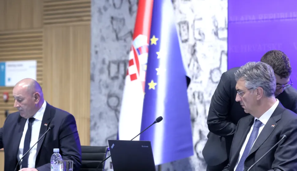 Zagreb,16.04.2026 - Sjednica Vlade RH.Na slici Tomo Medved i Andrej Plenković. Foto HINA/Tomislav Pavlek/tp