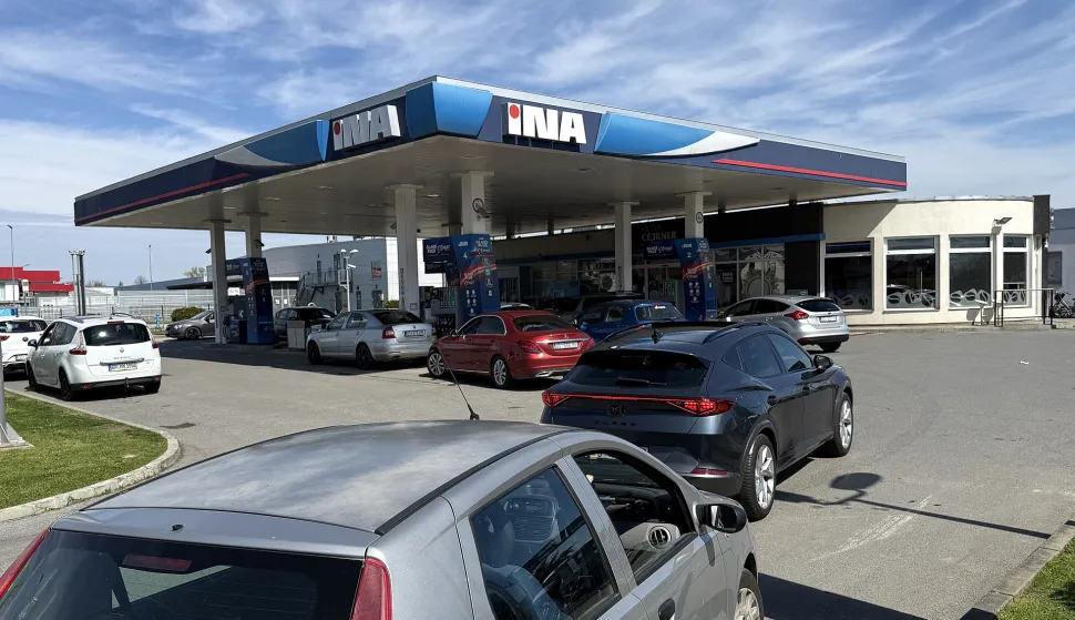 Osijek, 06. 04. 2026., gorivo, energenti, energent, dizel, benzin, tank, poskupljenje, kriza, automobili, gužva, INA, fosilna goriva, slobodnjak; slobodnjaciSNIMIO BRUNO JOBST
