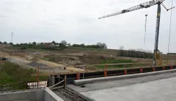 Vukovar, 16.04.2026. - Predsjednik Domovinskog pokreta i potpredsjednik Hrvatskoga sabora Ivan Penava, s predstavnicima Hrvatskih cesta obi&scaron;ao je vi&scaron;e infrastrukturnih projekata na području Vukovarsko-srijemske županije. Obilazak radove na izgradnji vukovarske obilaznice na lokaciji čvor Lužac.foto HINA/Gordan Panić