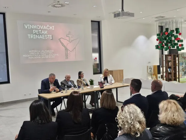 Damir Dujić (nakladnik), Zlatko Virc (urednik), Lea Fabijan (autorica), Mirela Baličević (moderatorica)