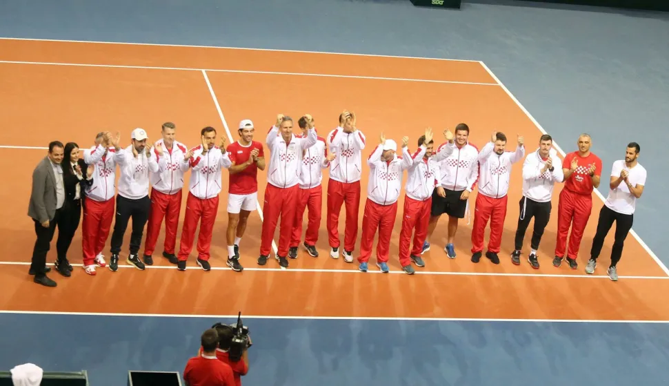 Rijeka, 5.2.2023.- Hrvatska teniska Davis Cup reprezentacija prola je kvalifikacije te osigurala prolaz u jednu od skupina ovog natjecanja nakon to je u Rijeci pobijedila Austriju 3-1. Na slici slavlje hrvatske reprezentacije. foto HINA/ Miljenko KLEPAC/ ua