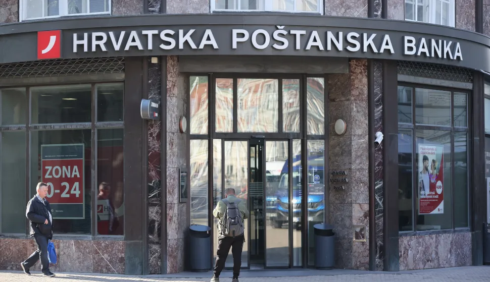 15.05.2024., Zagreb - Hrvatska postanska banka obavjestila je svoje korisnike da ce zbog tehnickih prilagodbi u sustavu slijedom pripajanja Nove hrvatske banke mirovine umjesto 1. lipnja korisnicima isplatiti 4. lipnja.Od srpnja 2024. banka nastavlja isplacivati redovna mirovinska primanja prvog dana u mjesecu. Photo: Patrik Macek/PIXSELL