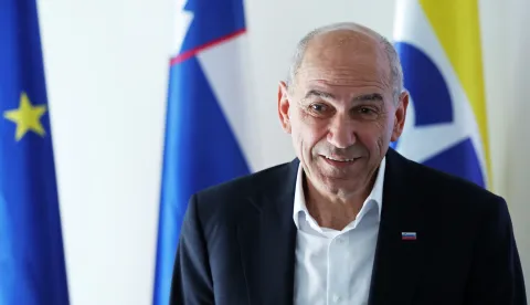 Slovenija, Ljubljana, 24.03.2026, 24. marec 2026.Novinarska konferenca predsednika Slovenske demokratske stranke Janeza Jan&scaron;e, na kateri spregovoril o nezakonitih predčasnih voli&scaron;čih, SDS, politika, Janez Jan&scaron;a,Foto: Borut Živulović/F.A.Bobo Photo: Borut Živulović /F.A.bobo/F.A. BOBO