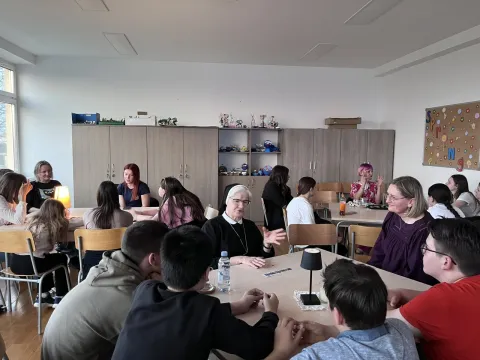 Posudiv&scaron;i osobu umjesto knjigu, puno su naučili