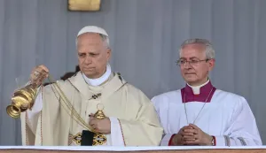 Pope Leo XIV (L) swings the thurible as he leads the Holy Mass at the area in front of Japoma Stadium in Douala on the fifth day of an 11-day apostolic journey to Africa, on April 17, 2026. (Photo by Alberto PIZZOLI/AFP)