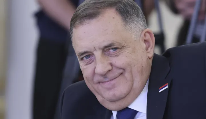 epa12364127 Bosnian Serb leader Milorad Dodik, serving as the 8th President of the Republika Srpska, smiles while speaking with Russian Foreign Minister Sergey Lavrov during their meeting in Moscow, Russia, 09 September 2025. EPA/SERGEI ILNITSKY