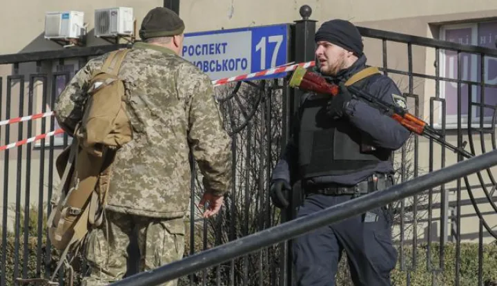 epa09785983 Ukrainian policemen guard in Kiev, Ukraine, 26 February 2022. Russian President Vladimir Putin announced a 'special military operation' in the Donbass with the aim, as he put it, of demilitarizing and denazifying Ukraine, as well as bringing to justice those who committed numerous bloody crimes against civilians. Martial law has been introduced in Ukraine, explosions are heard in many cities, including Kiev. EPA/SERGEY DOLZHENKO