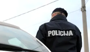 ?MUCICI,30.01.2011.CRNA KRONIKAMUCICI ODVOJAK ZA BRECE TEKA PROMETNA NESRECA SUDJELOVALI KOMBI POLICIJE CITROEN JUMPER I MOTOR DUCATI, TEKO OZLJEDEN MOTOCIKLIST OCEVID OBAVILI DJELATNICI POLICIJE (POLICIJA, OCEVID, MOTOR, KOMBI....)SNIMIO SERGEJ DRECHSLER------3st