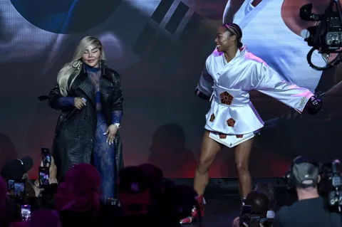 Singer Lil' Kim sings while walking with boxer Alycia Baumgardner (white) as she makes her way to the ring to fight Bo Mi Re Shin in the MVP Women's Super Featheweight title boxing match, in the Infosys Theater at Madison Square Garden, New York, NY, April 17, 2026. Baumgardner of the USA retains her tilte of Super Featherweight World Champion after defeating Re Shin from Korea. (Photo by Anthony Behar/Sipa USA) Photo: Anthony Behar/SIPA USA