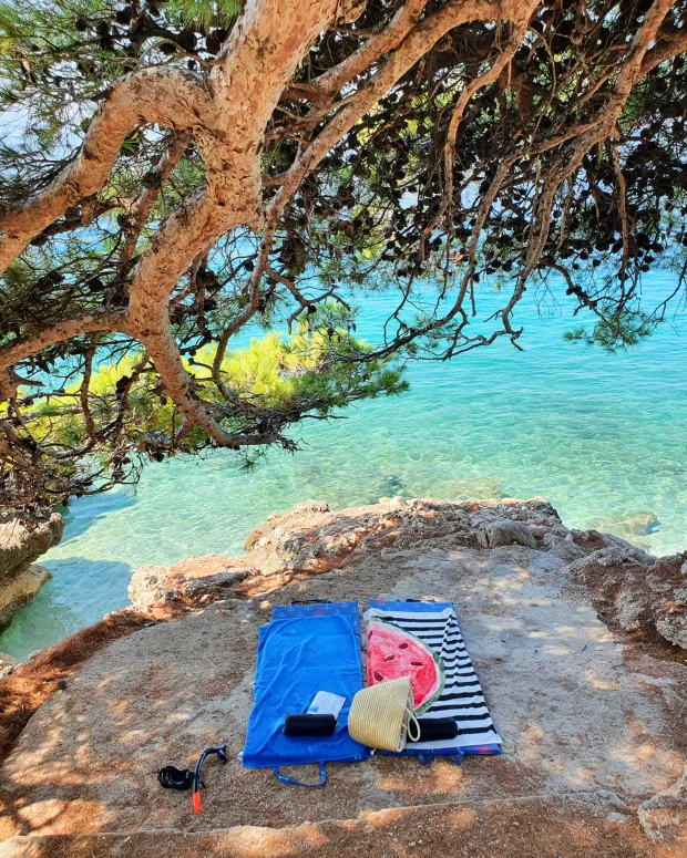 brela, baska voda, jadran, more, turizam, turisti, ljeto, sezona, plaza, suncesrpanj 2022.mario mihaljević