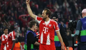 Bayern Munich's English forward #09 Harry Kane greets the fans after the end of the UEFA Champions League quarter-final second leg football match between FC Bayern Munich and Real Madrid in Munich, southern Germany, on April 15, 2026. (Photo by Karl-Josef HILDENBRAND/AFP)