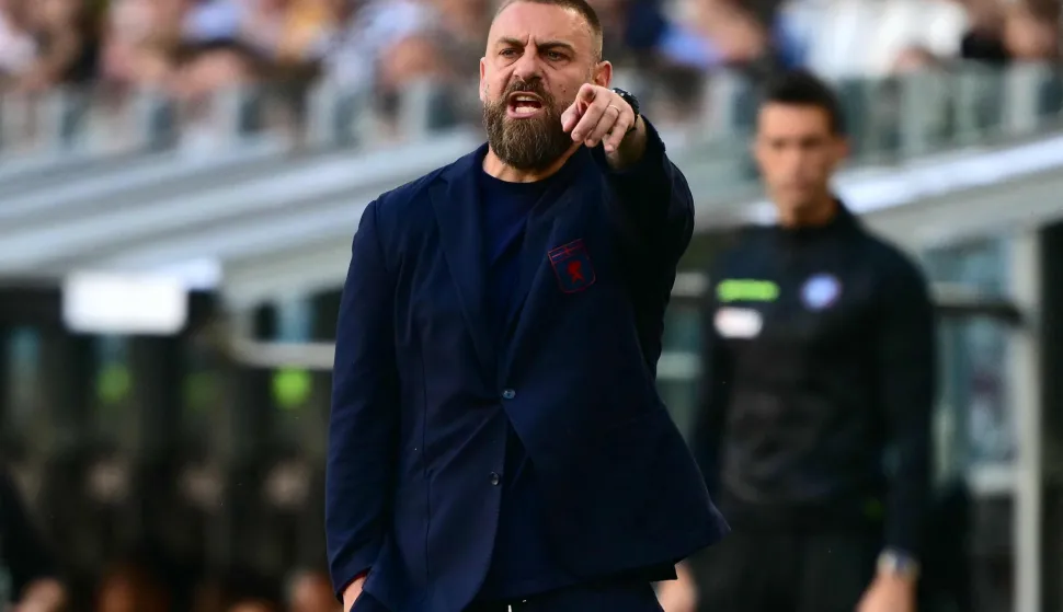 Genoa's Italian coach Daniele De Rossi reacts during the Italian Serie A football match between Juventus and Genoa at the Allianz stadium in Turin, on April 6, 2026. (Photo by Marco BERTORELLO/AFP)
