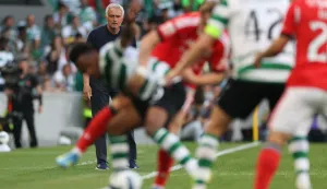 SL Benfica's Portuguese head coach Jose Mourinho watches players during the Portuguese League football match between Sporting CP and SL Benfica at Jose Alvalade stadium in Lisbon, on April 19, 2026. (Photo by PATRICIA DE MELO MOREIRA/AFP)