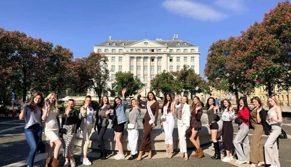 Natjecateljice i aktualna Miss Universe Hrvatske Laura Gnjatović 