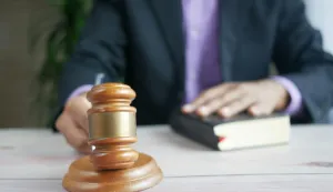 sud sudac sudnica sudački čekić