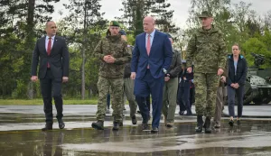 Potpredsjednik Vlade i ministar obrane Ivan Anu&scaron;ić sastao se danas s veleposlanikom Sjedinjenih Američkih Država pri NATO-u Matthewom Whitakerom. Bilateralni sastanak te izložba moderne opreme i tehnike Hrvatske vojske održani su u vojarni "Pukovnik Marko Živković" na Plesu.